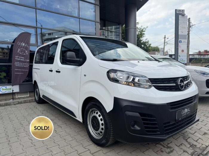 Opel Vivaro Combi 9-seater