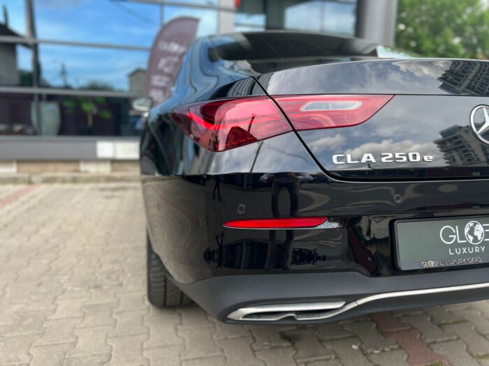 Mercedes-Benz CLA 250e Luxury Line - imagine 9