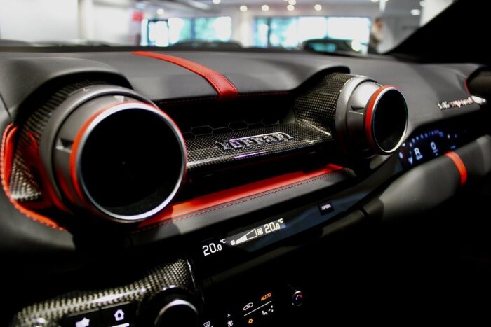 Ferrari 812 Superfast V12 Full Carbon 70th - imagine 14