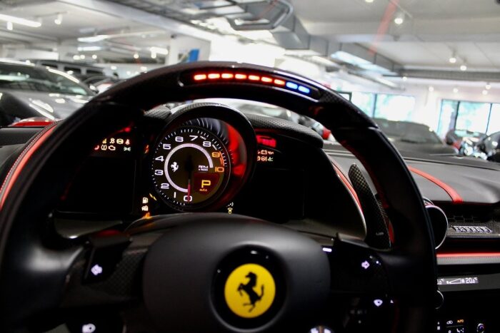 Ferrari 812 Superfast V12 Full Carbon 70th - imagine 12