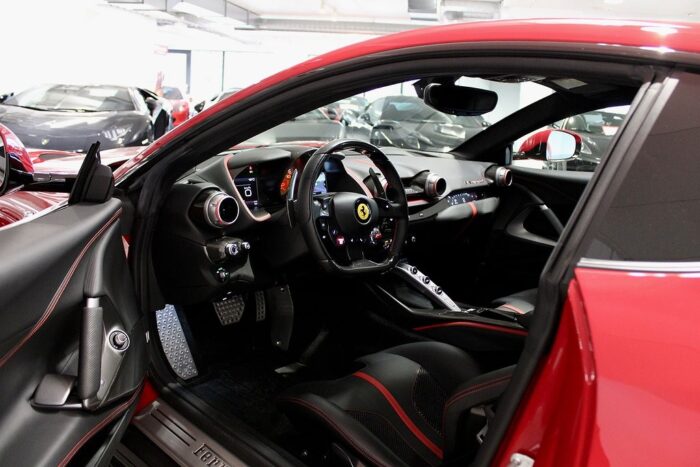 Ferrari 812 Superfast V12 Full Carbon 70th - imagine 10