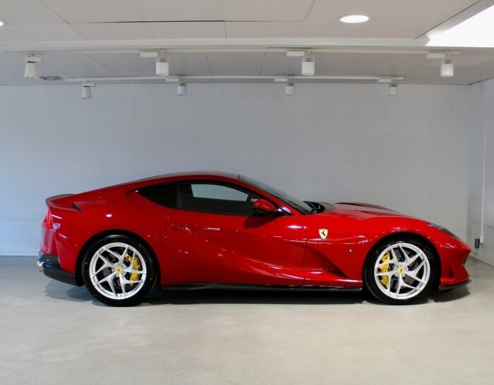 Ferrari 812 Superfast V12 Full Carbon 70th - imagine 6