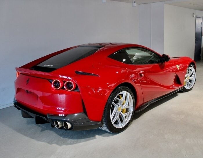 Ferrari 812 Superfast V12 Full Carbon 70th - imagine 5