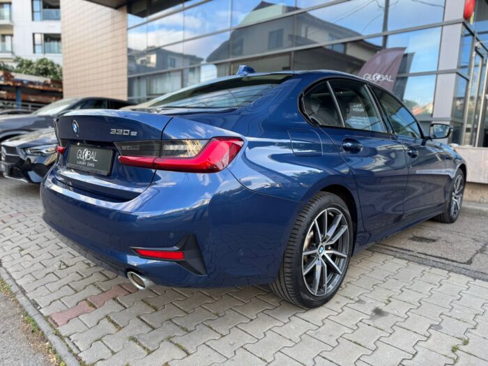 BMW 330e Luxury Line - imagine 8