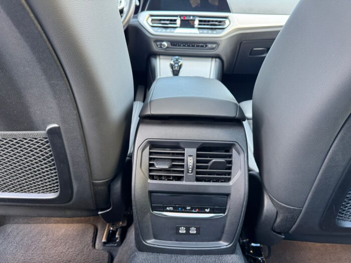 BMW 330e Luxury Line - imagine 21