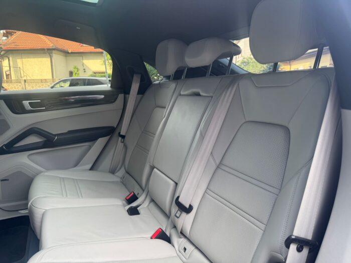 Porsche Cayenne Coupe eHybrid - imagine 19