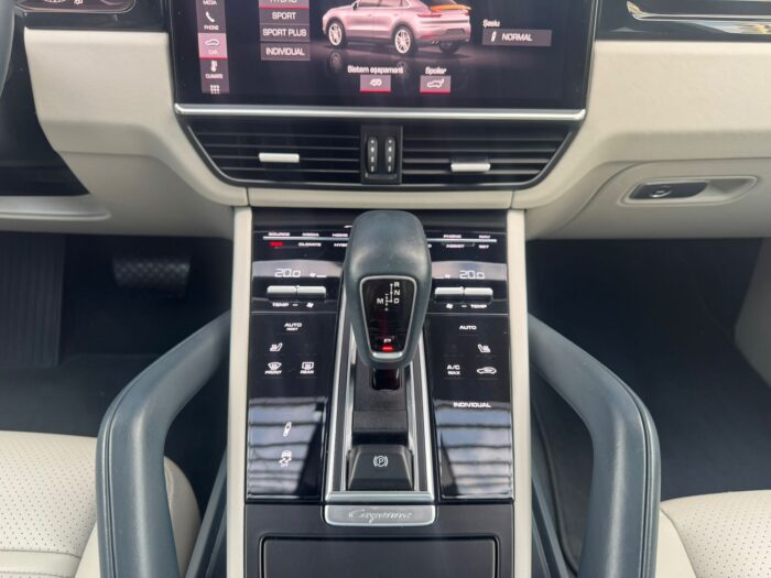 Porsche Cayenne Coupe eHybrid - imagine 16
