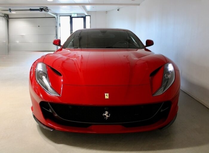 Ferrari 812 Superfast V12 Full Carbon 70th - imagine 2