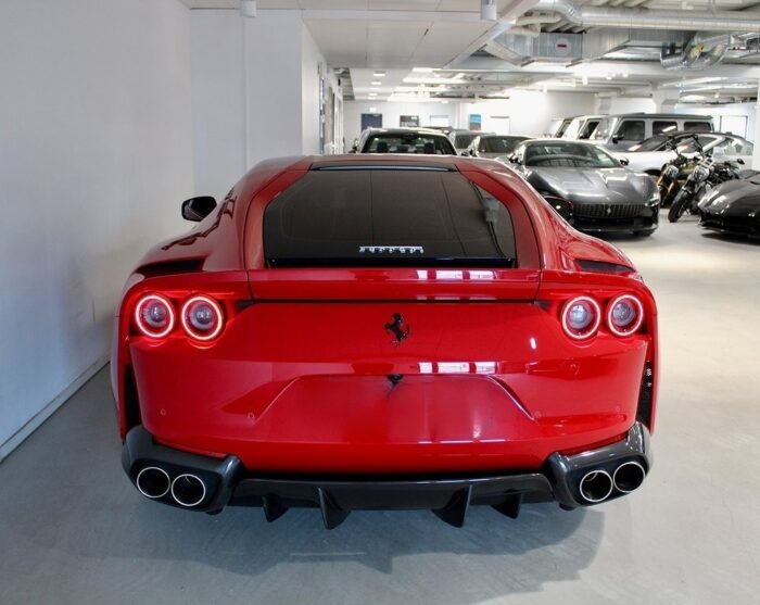 Ferrari 812 Superfast V12 Full Carbon 70th - imagine 7