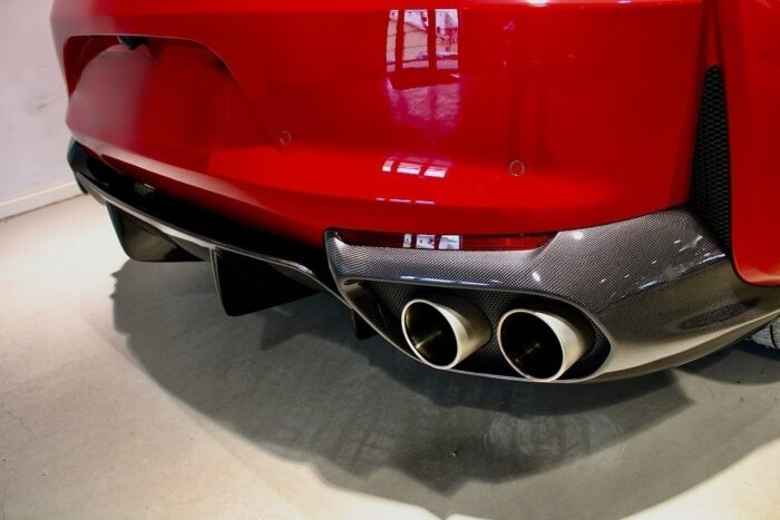 Ferrari 812 Superfast V12 Full Carbon 70th - imagine 8