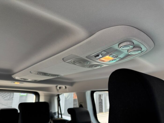 Opel Vivaro Combi 9-seater - imagine 16