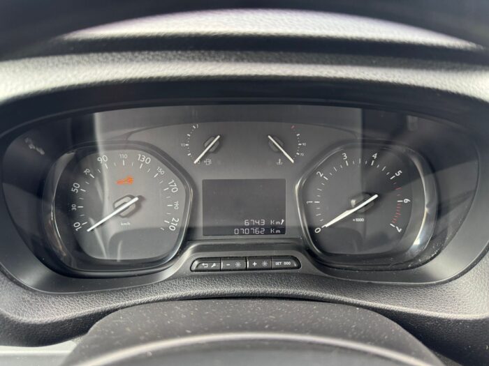 Opel Vivaro Combi 9-seater - imagine 11
