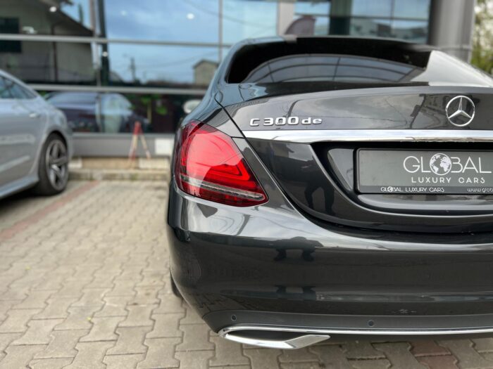 Mercedes-Benz C300de Avantgarde - imagine 9