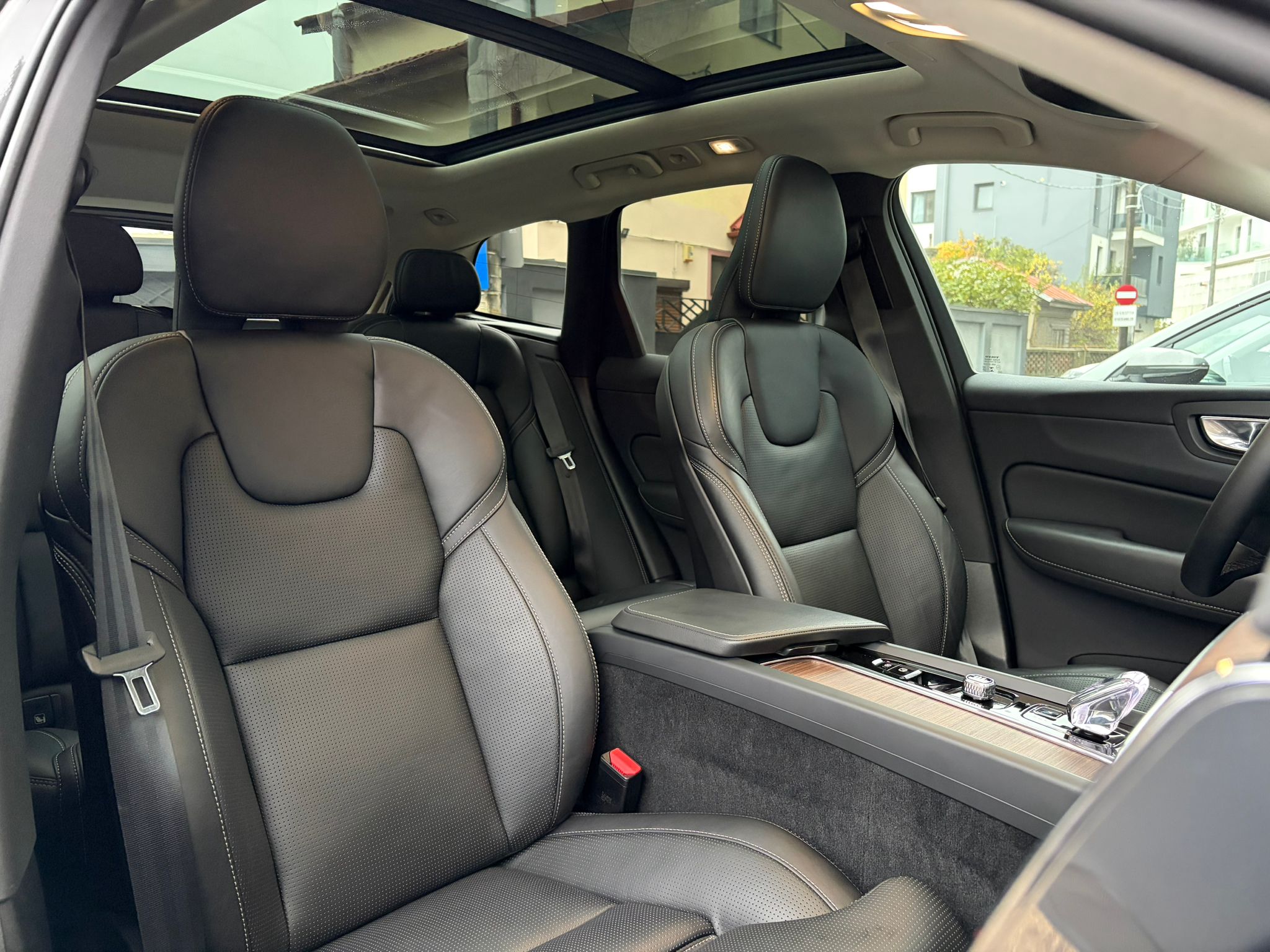 Volvo XC60 B4 Plus Dark - imagine 19