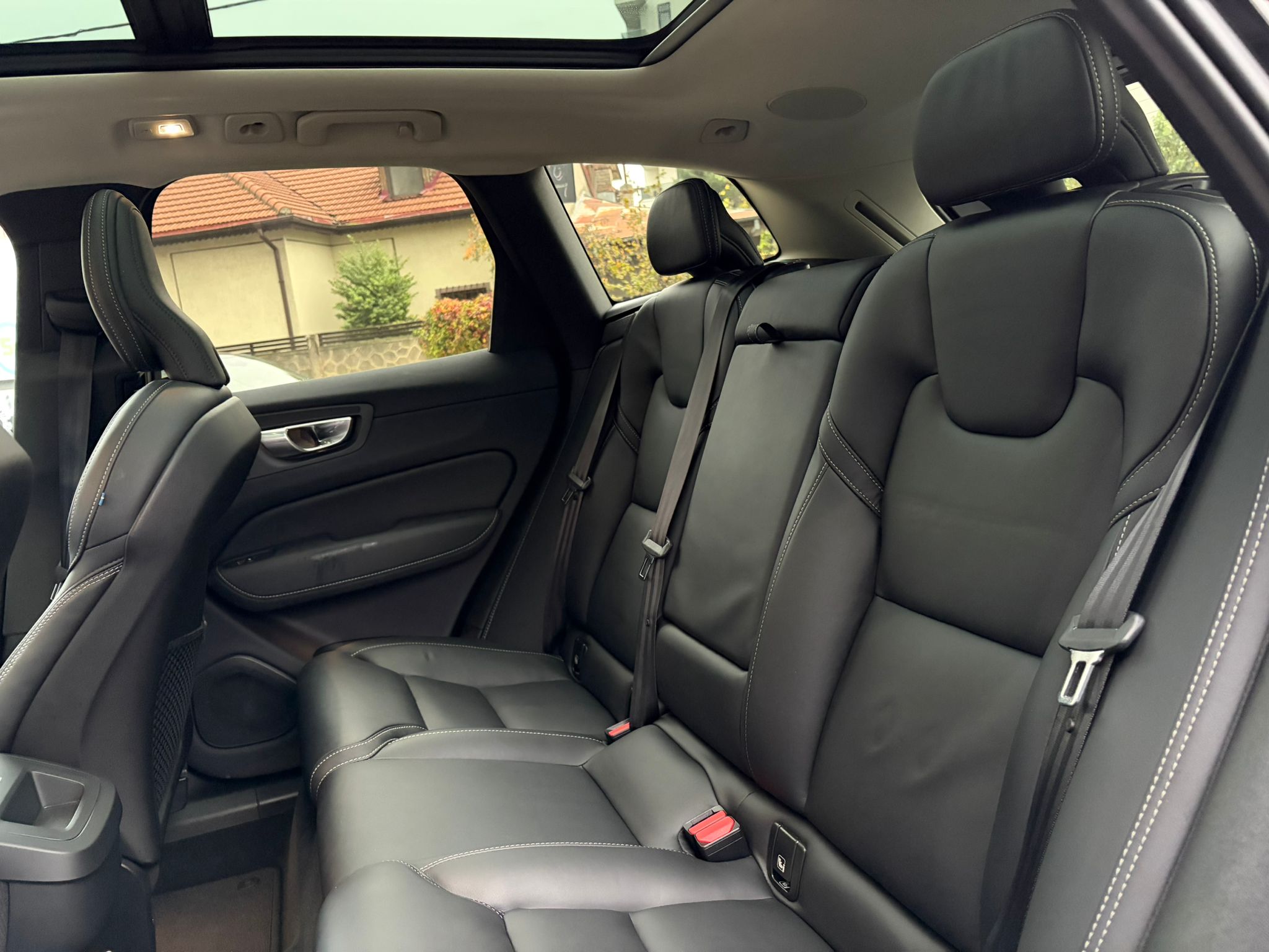 Volvo XC60 B4 Plus Dark - imagine 21