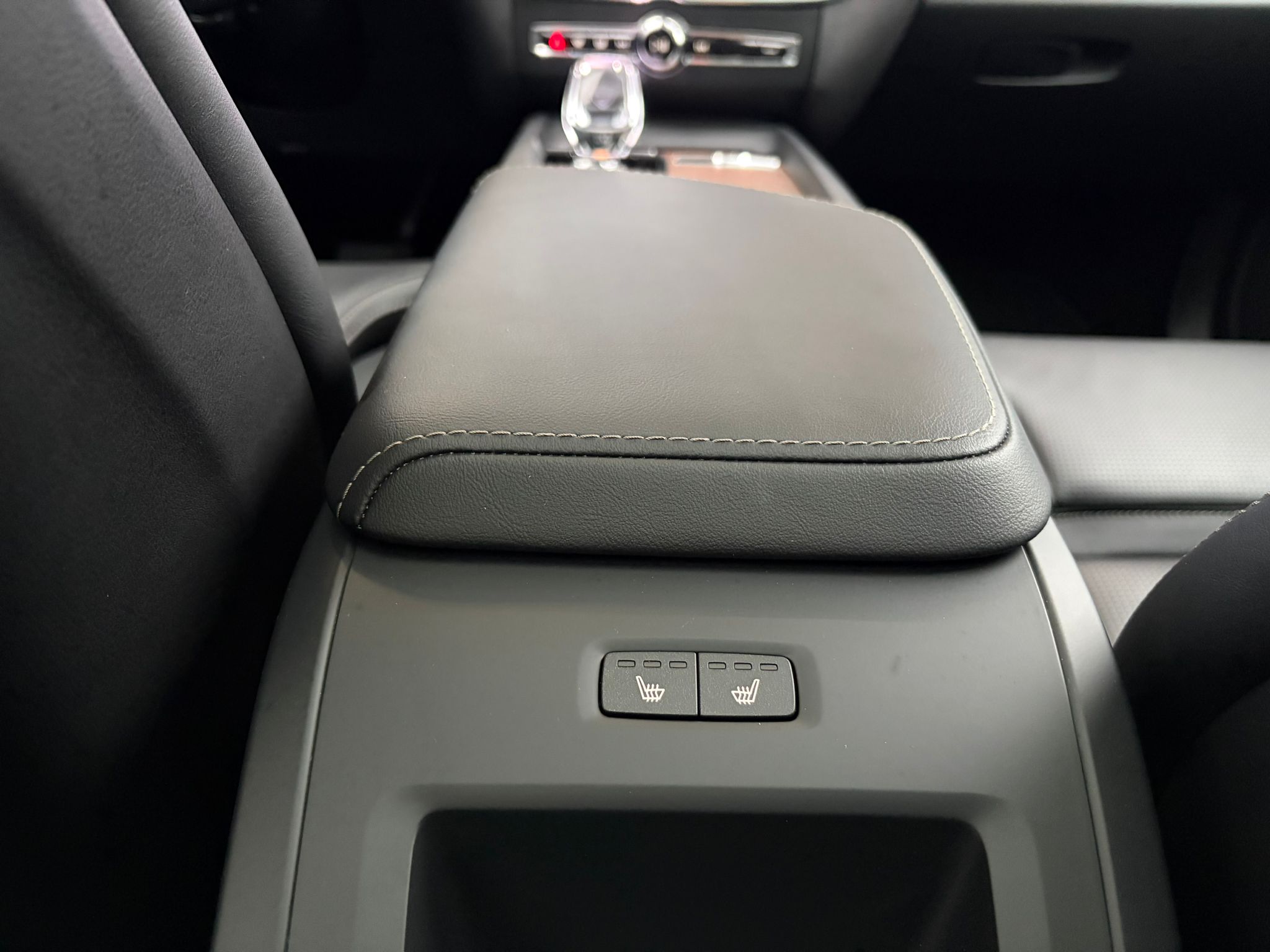 Volvo XC60 B4 Plus Dark - imagine 22