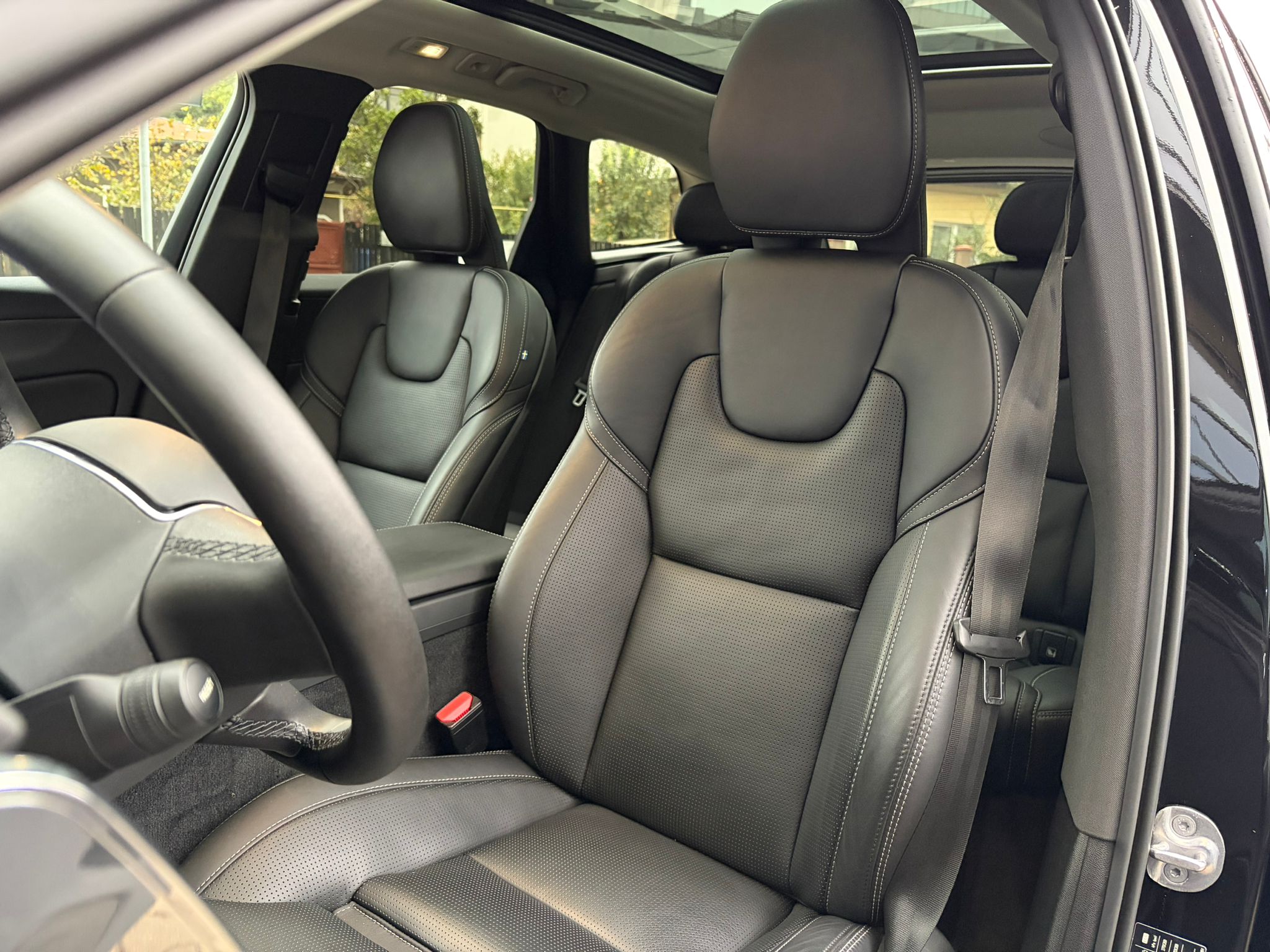 Volvo XC60 B4 Plus Dark - imagine 3