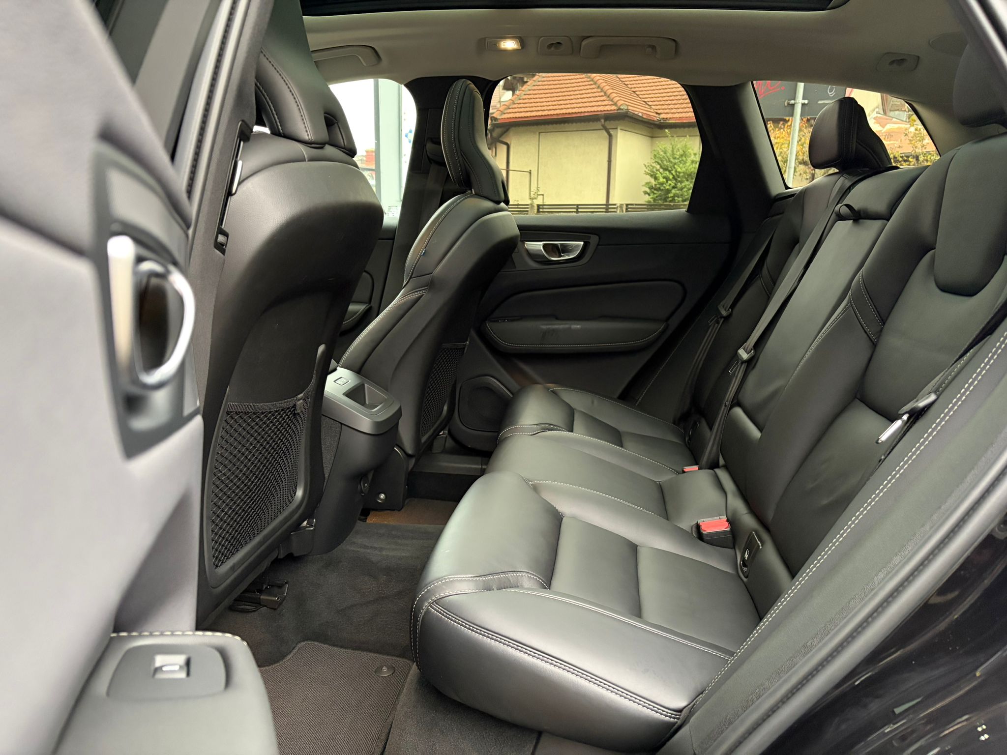 Volvo XC60 B4 Plus Dark - imagine 23