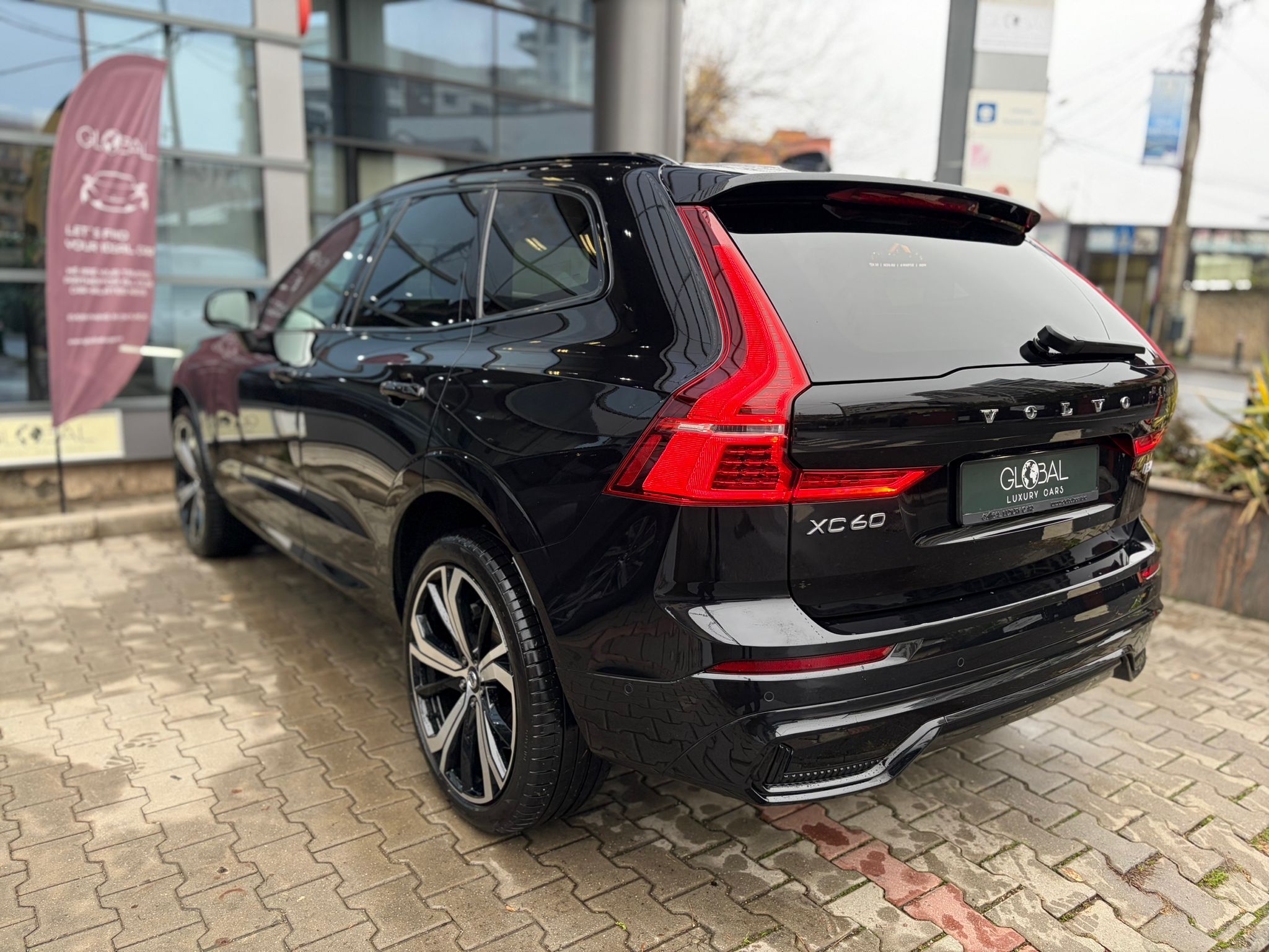 Volvo XC60 B4 Plus Dark - imagine 9