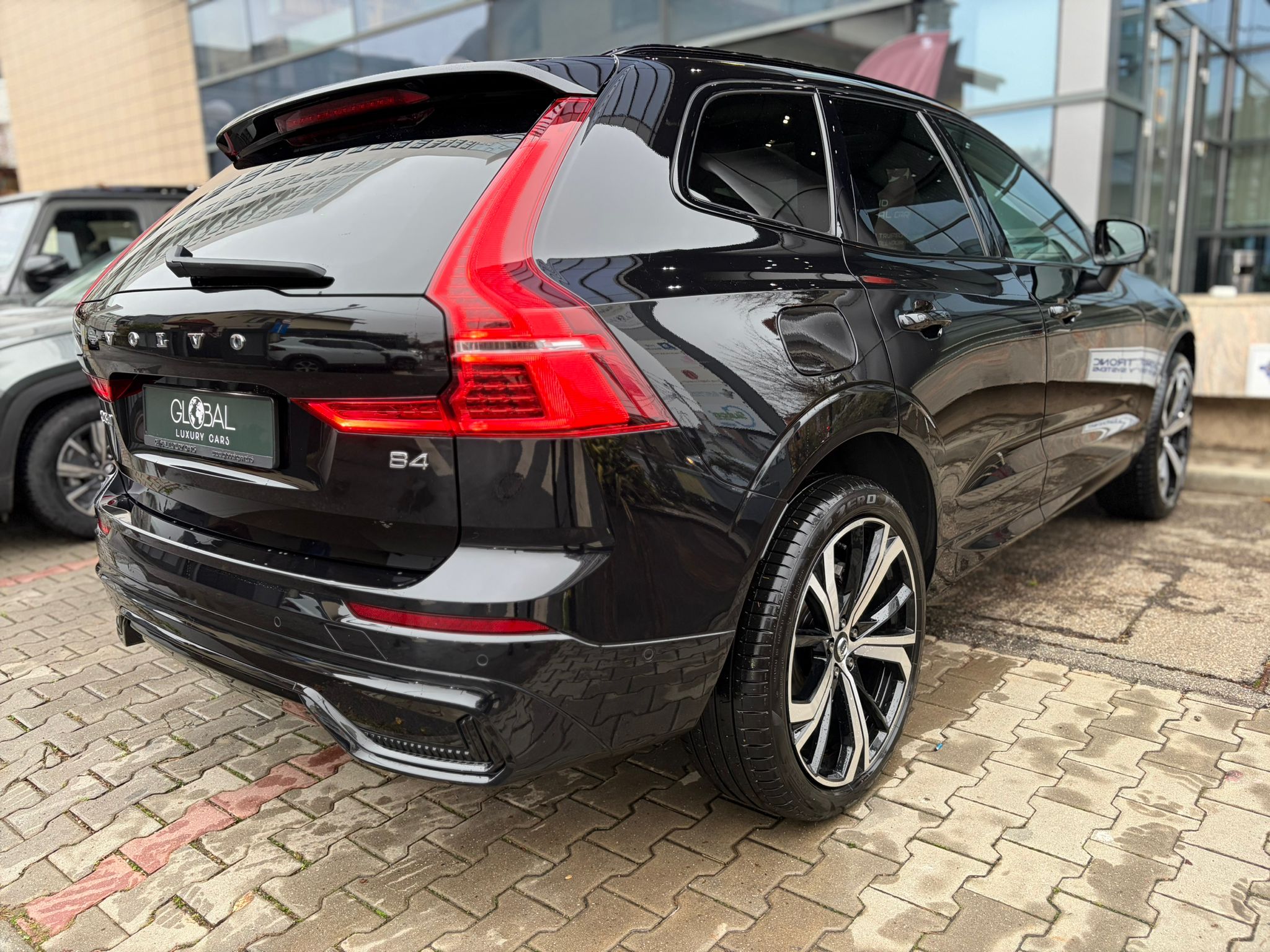 Volvo XC60 B4 Plus Dark - imagine 6