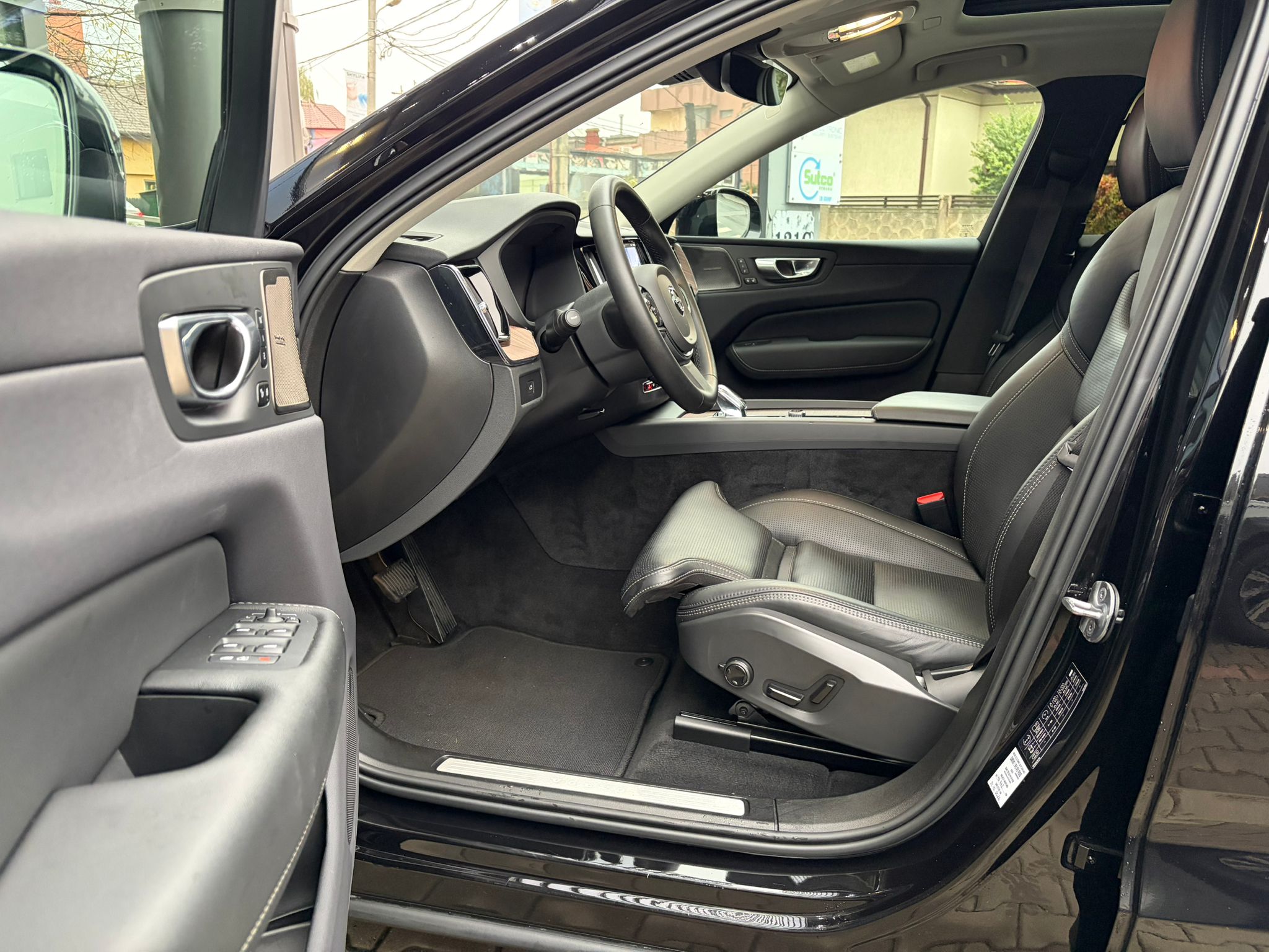 Volvo XC60 B4 Plus Dark - imagine 11