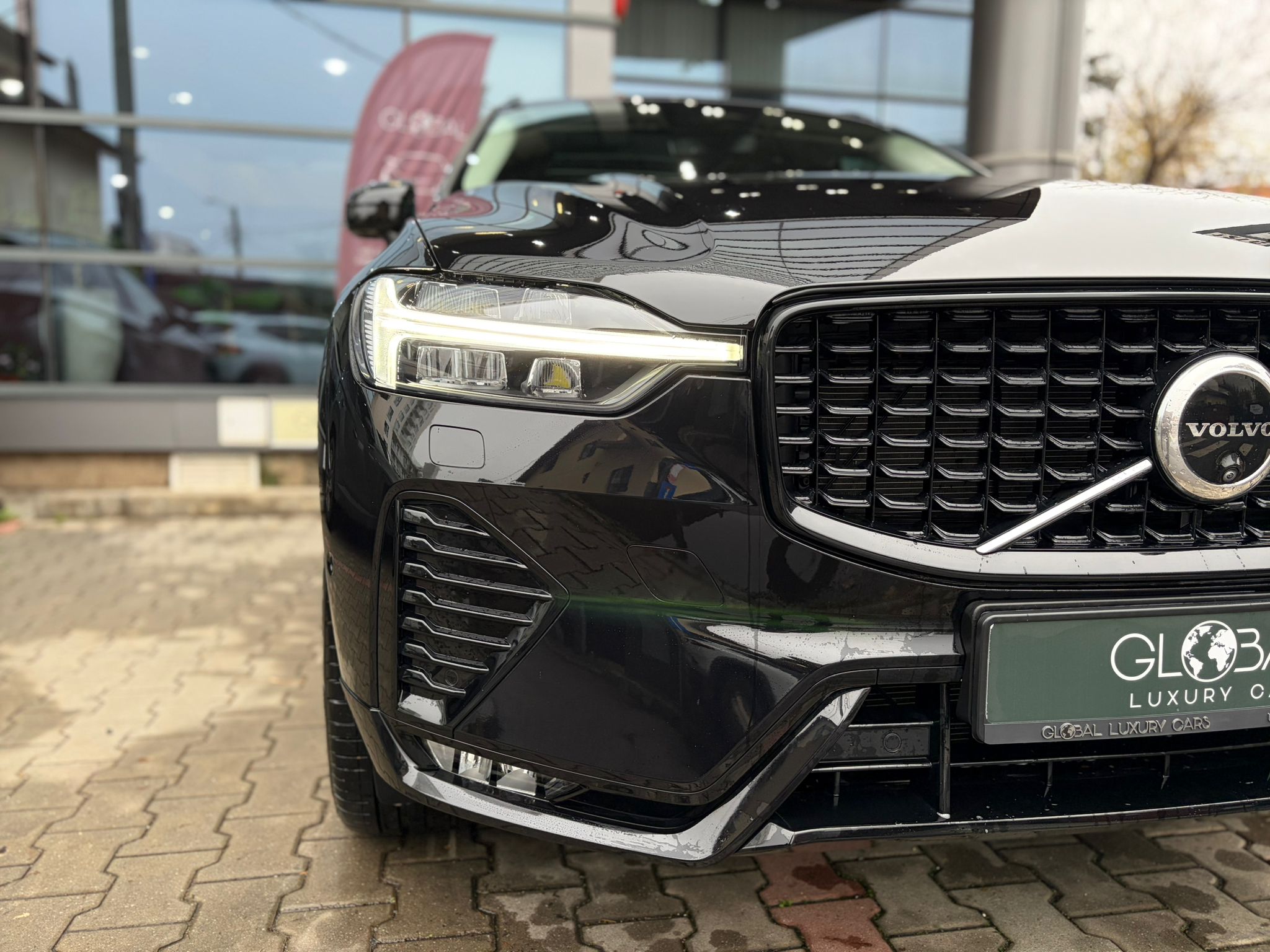 Volvo XC60 B4 Plus Dark - imagine 4