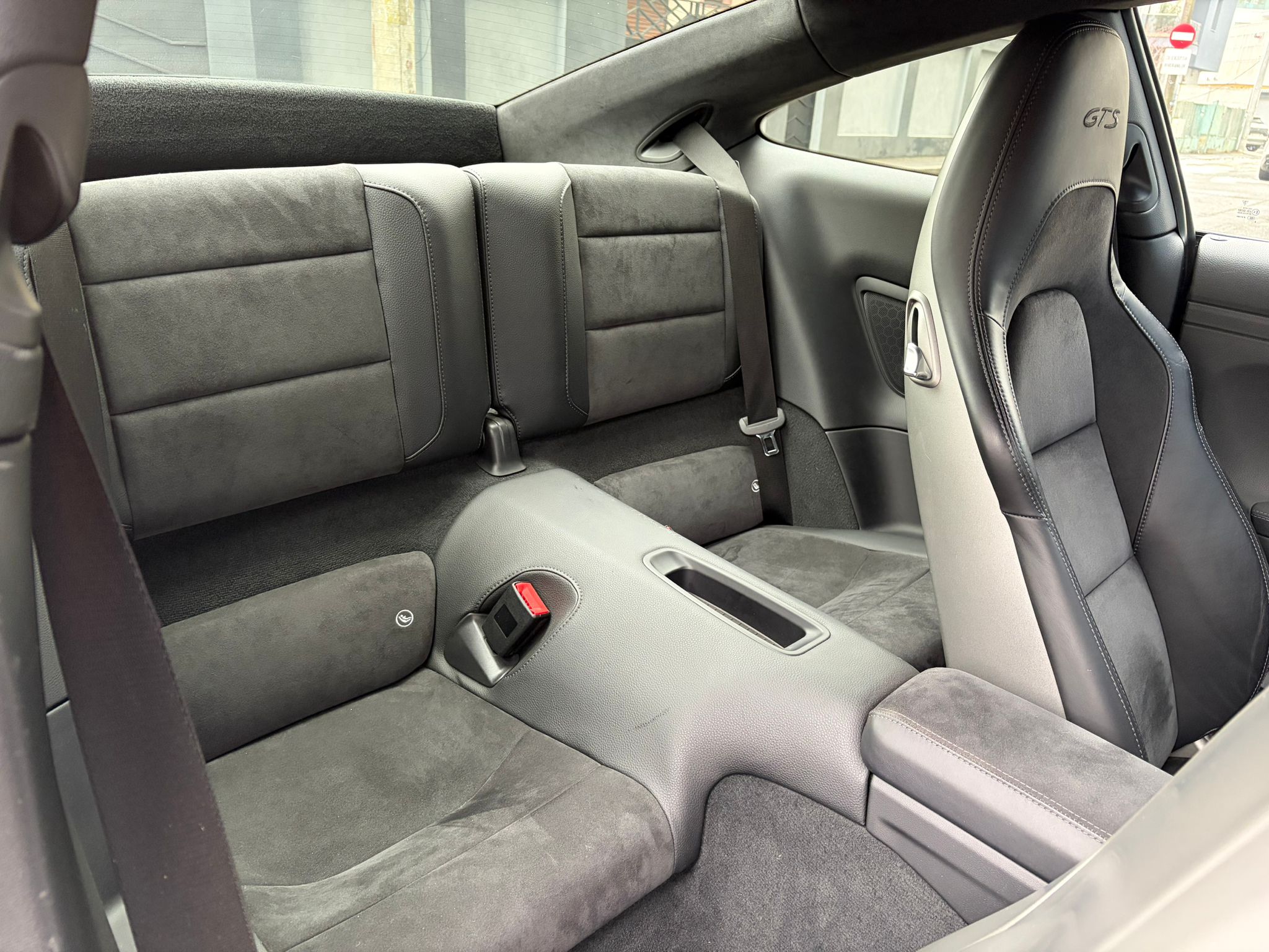 Porsche 911 Carrera 4 GTS - imagine 29