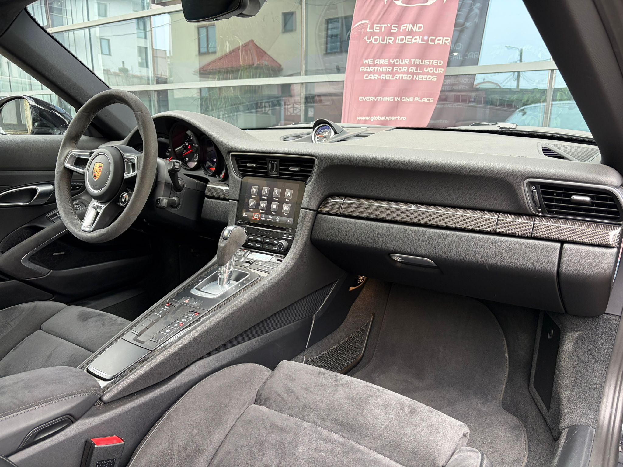 Porsche 911 Carrera 4 GTS - imagine 22