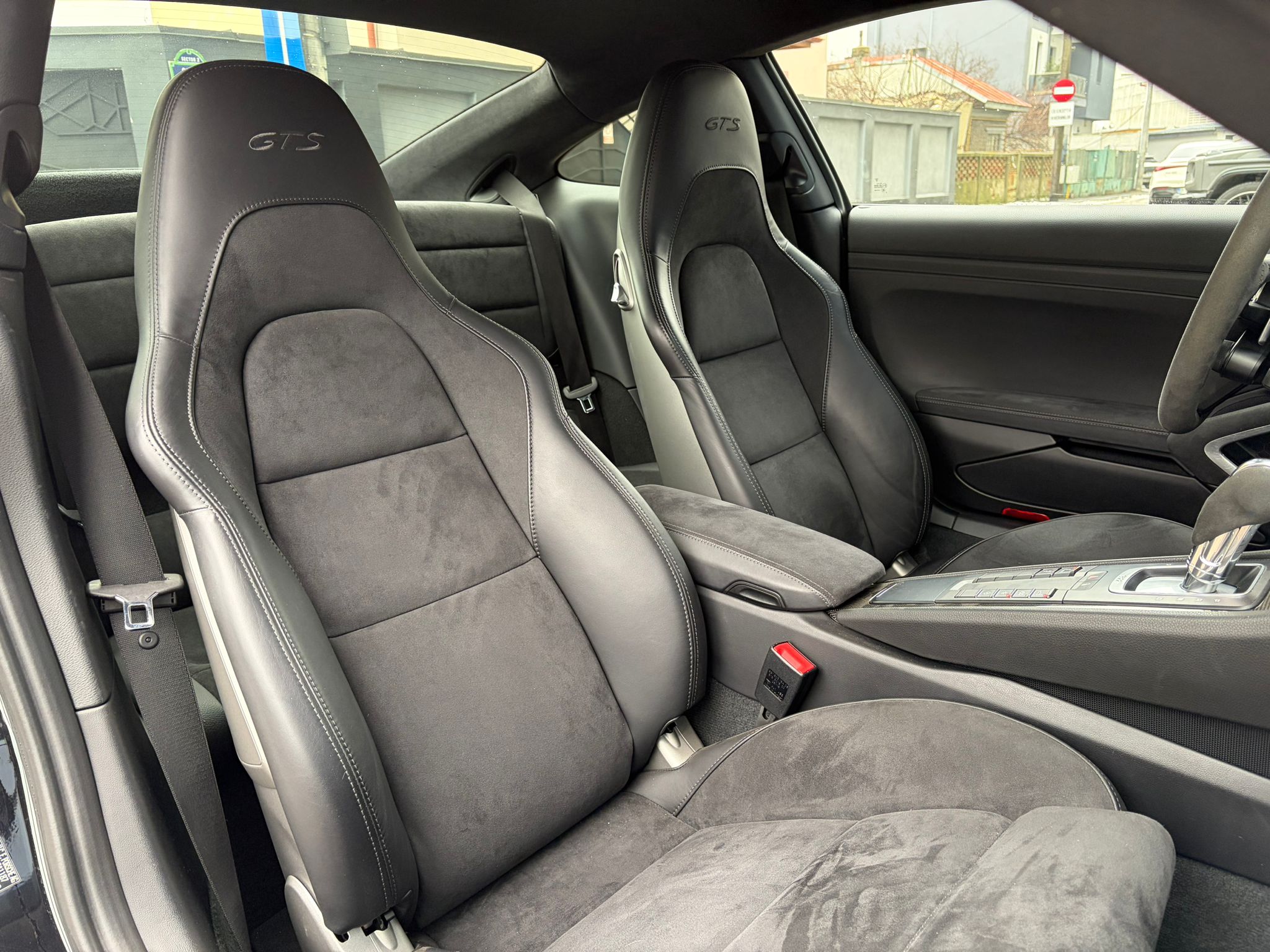 Porsche 911 Carrera 4 GTS - imagine 18