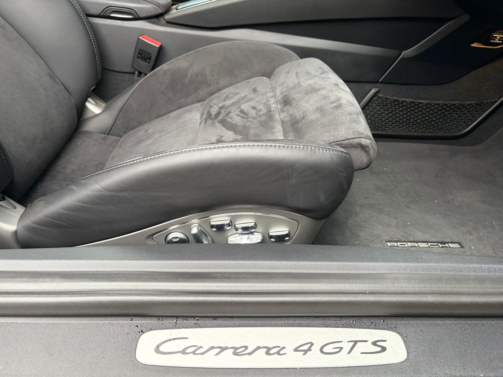 Porsche 911 Carrera 4 GTS - imagine 24