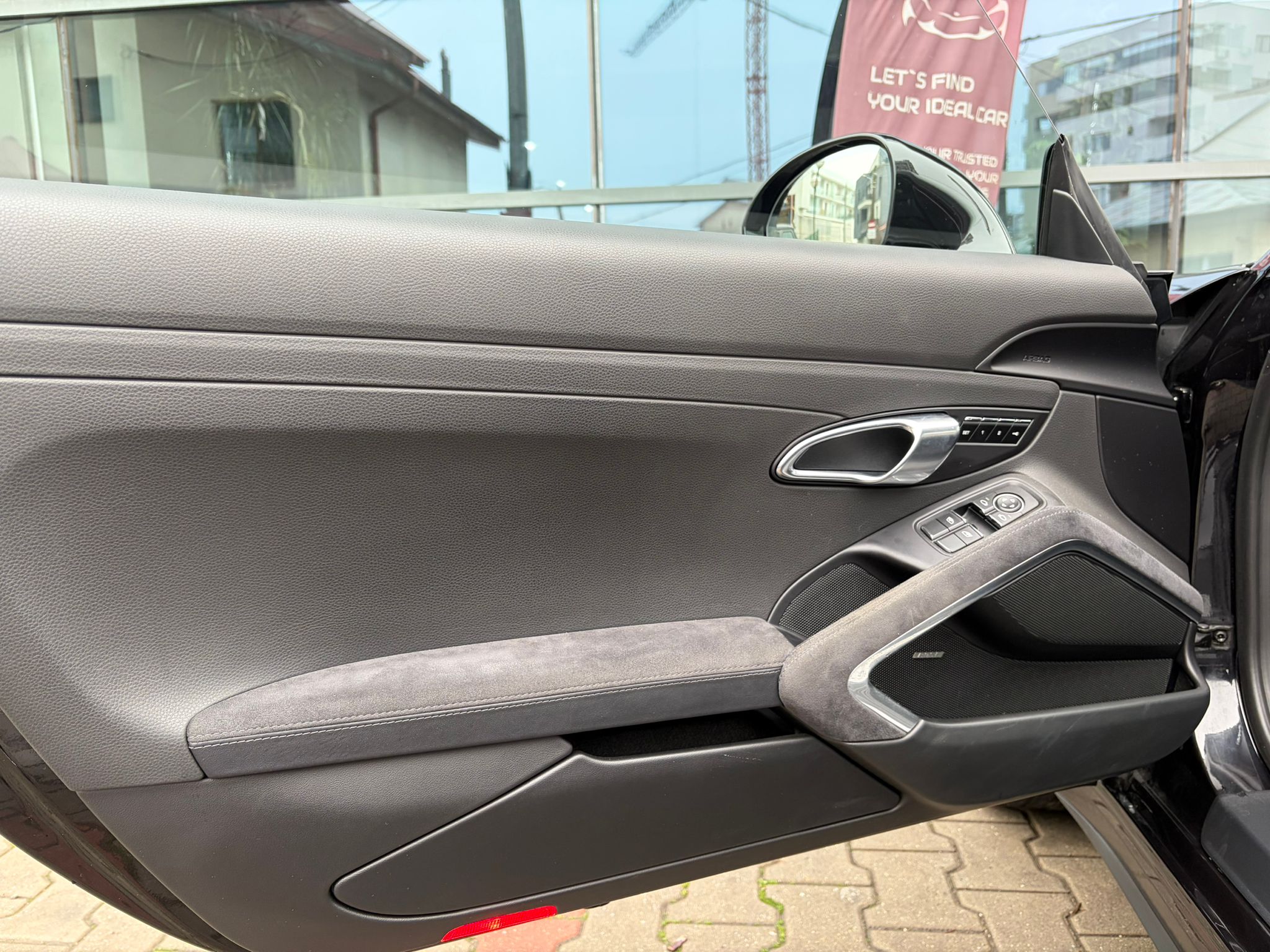 Porsche 911 Carrera 4 GTS - imagine 27