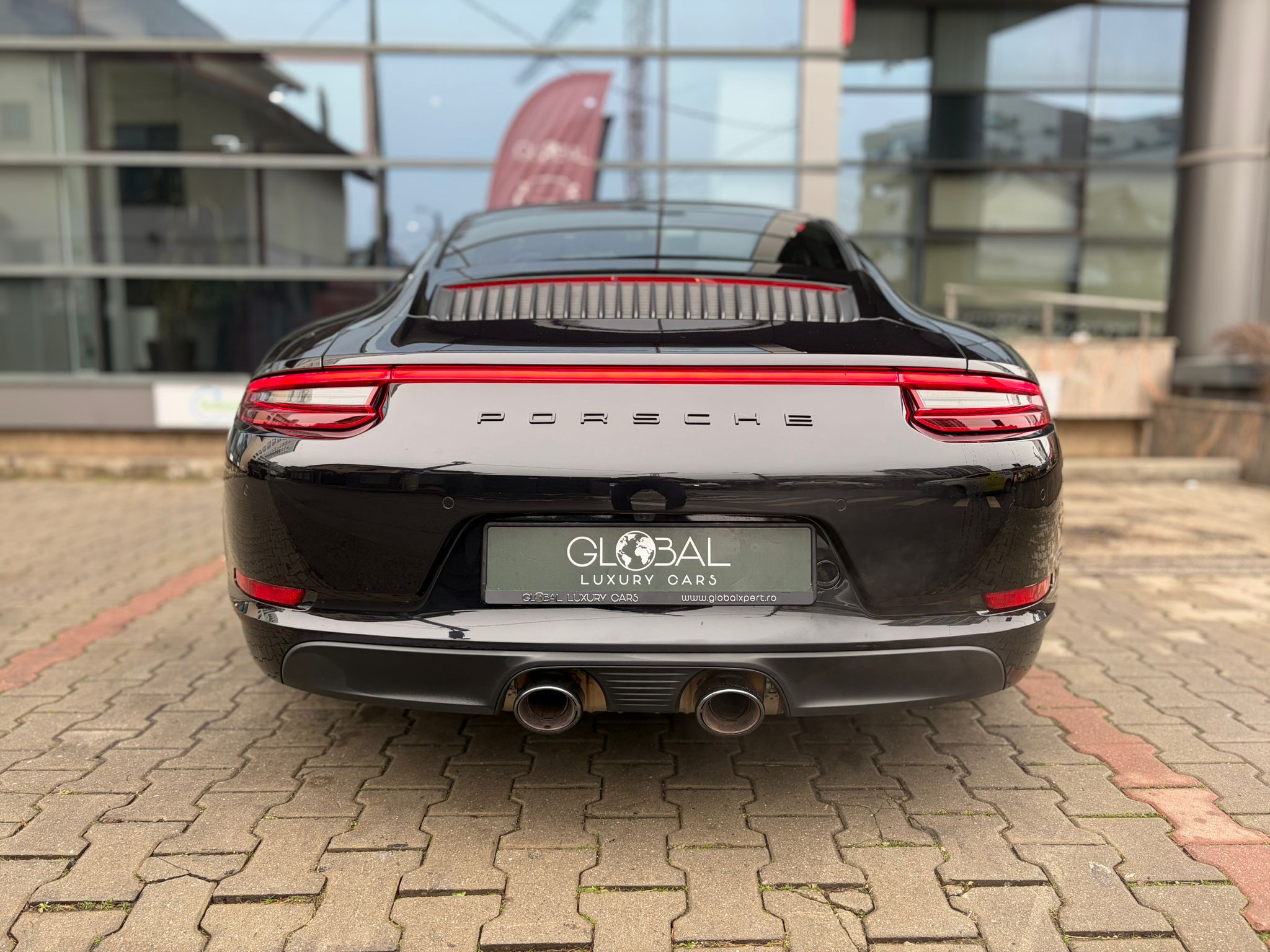 Porsche 911 Carrera 4 GTS - imagine 10