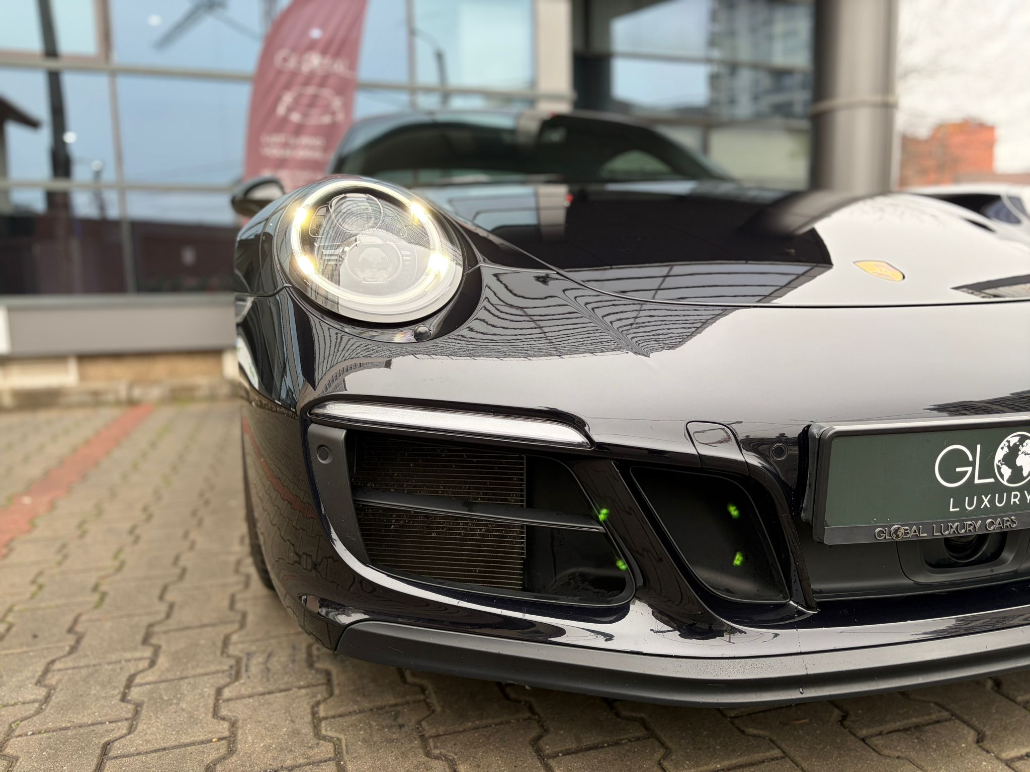 Porsche 911 Carrera 4 GTS - imagine 5