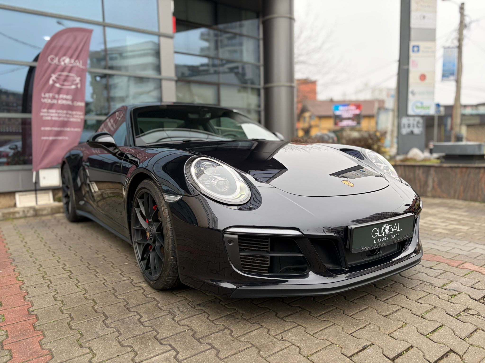 Porsche 911 Carrera 4 GTS