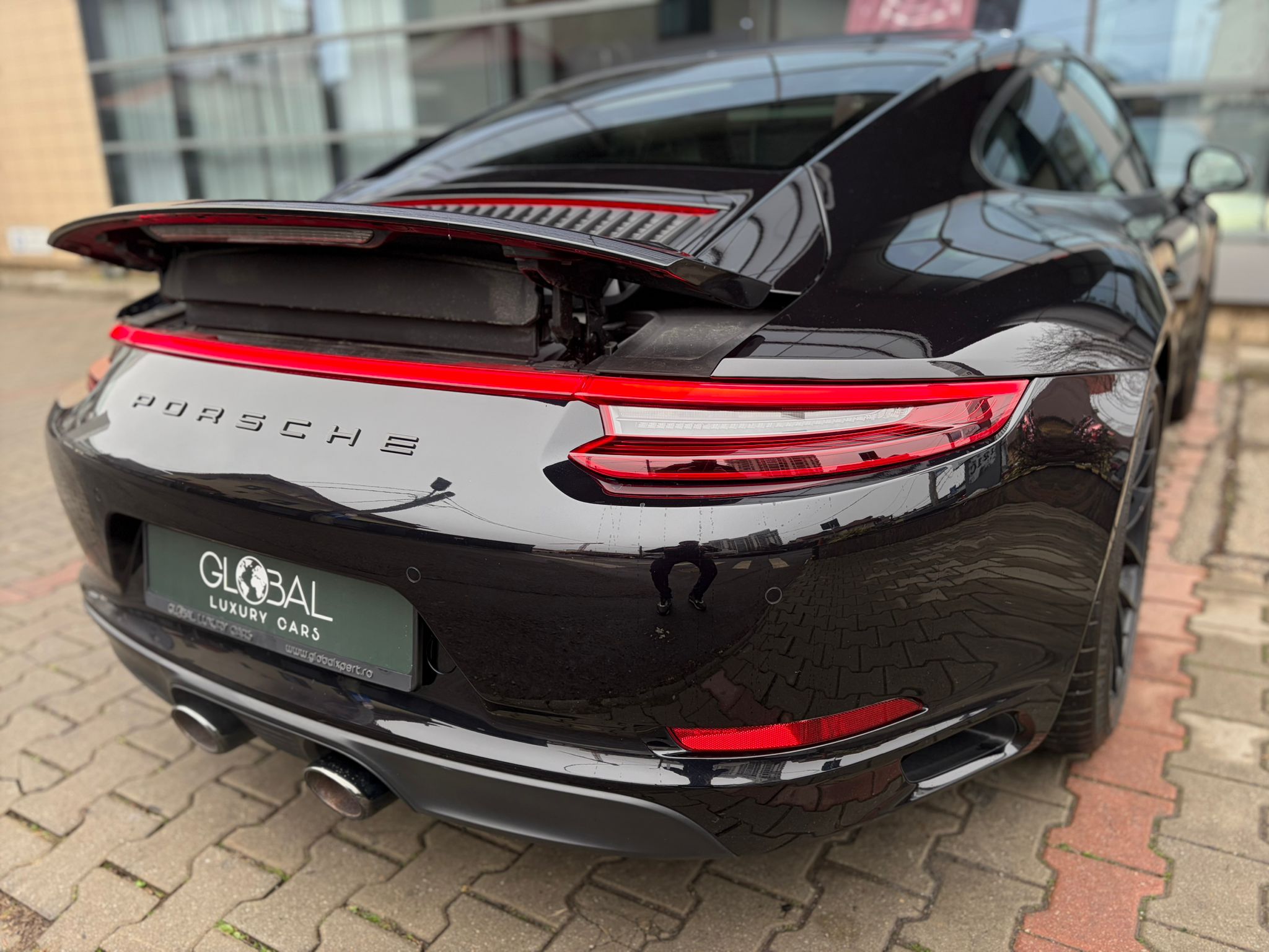 Porsche 911 Carrera 4 GTS - imagine 12