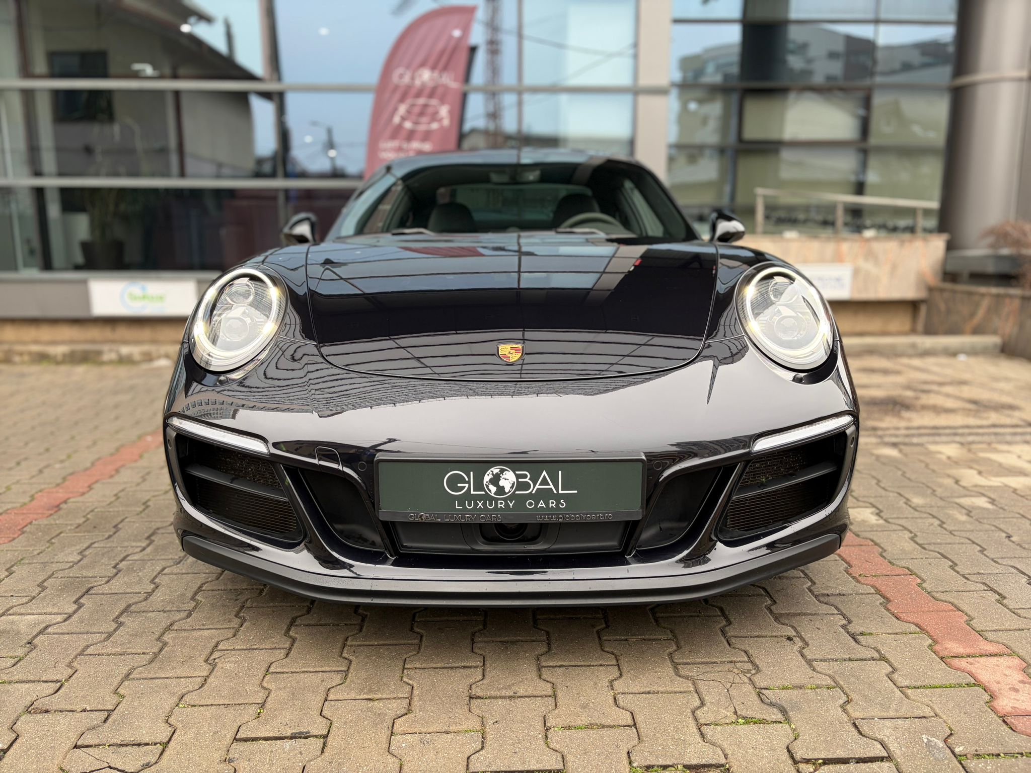 Porsche 911 Carrera 4 GTS - imagine 4
